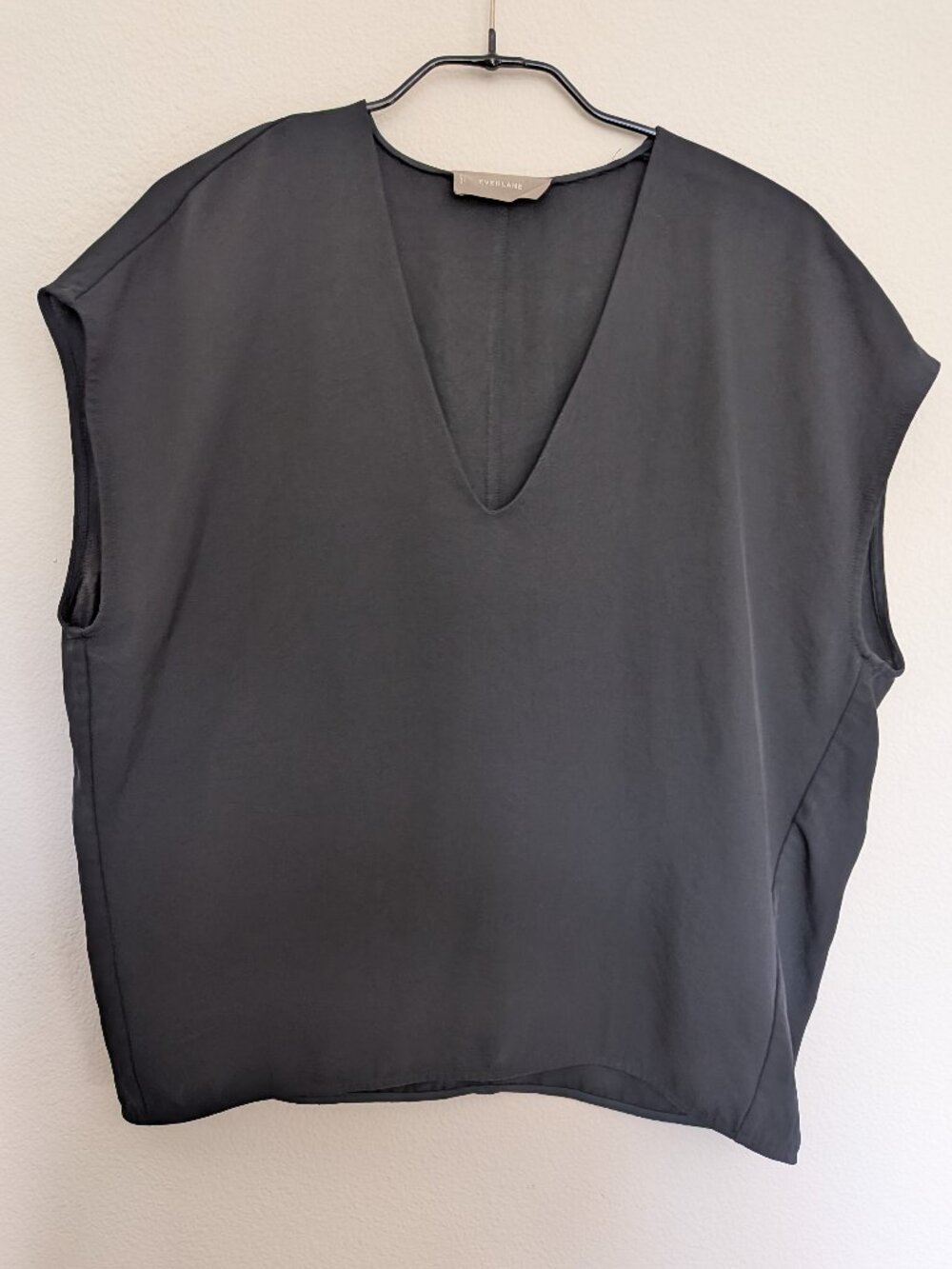 Everlane V-Neck Cap Sleeve Top in Black Size 4
